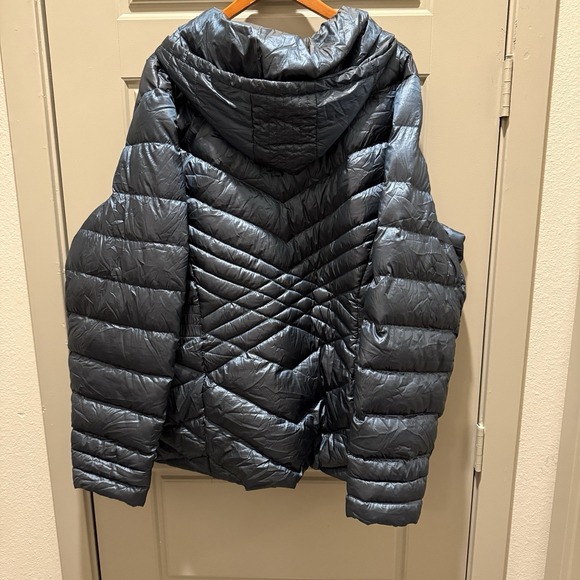 Lane Bryant Women's Down Puffer Jacket Size 26/28 Hooded Black Quilted Coat - Picture 3 of 8